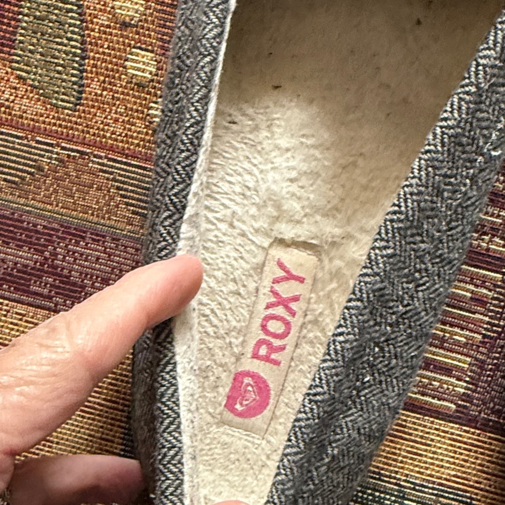 Roxy Gray Women's Slippers - Picture 5 of 5